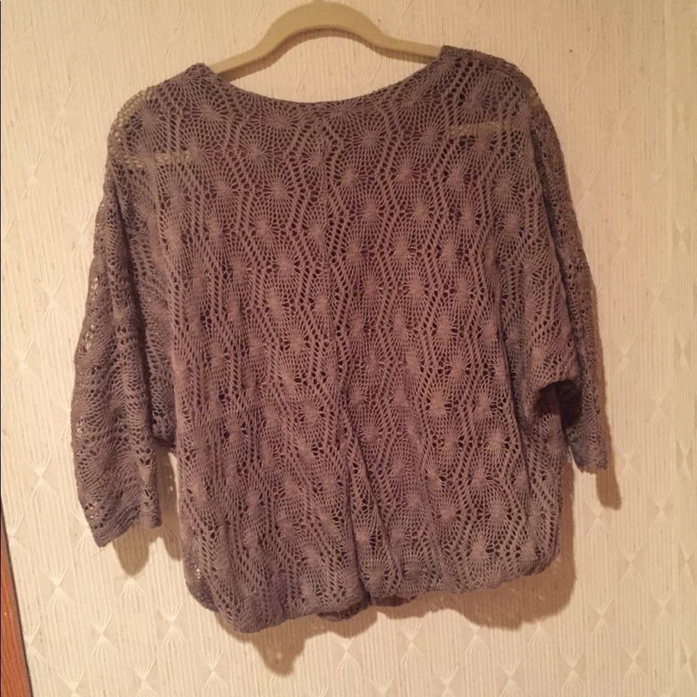 Beautiful Tan crocheted blouse Sz S - Picture 3 of 3